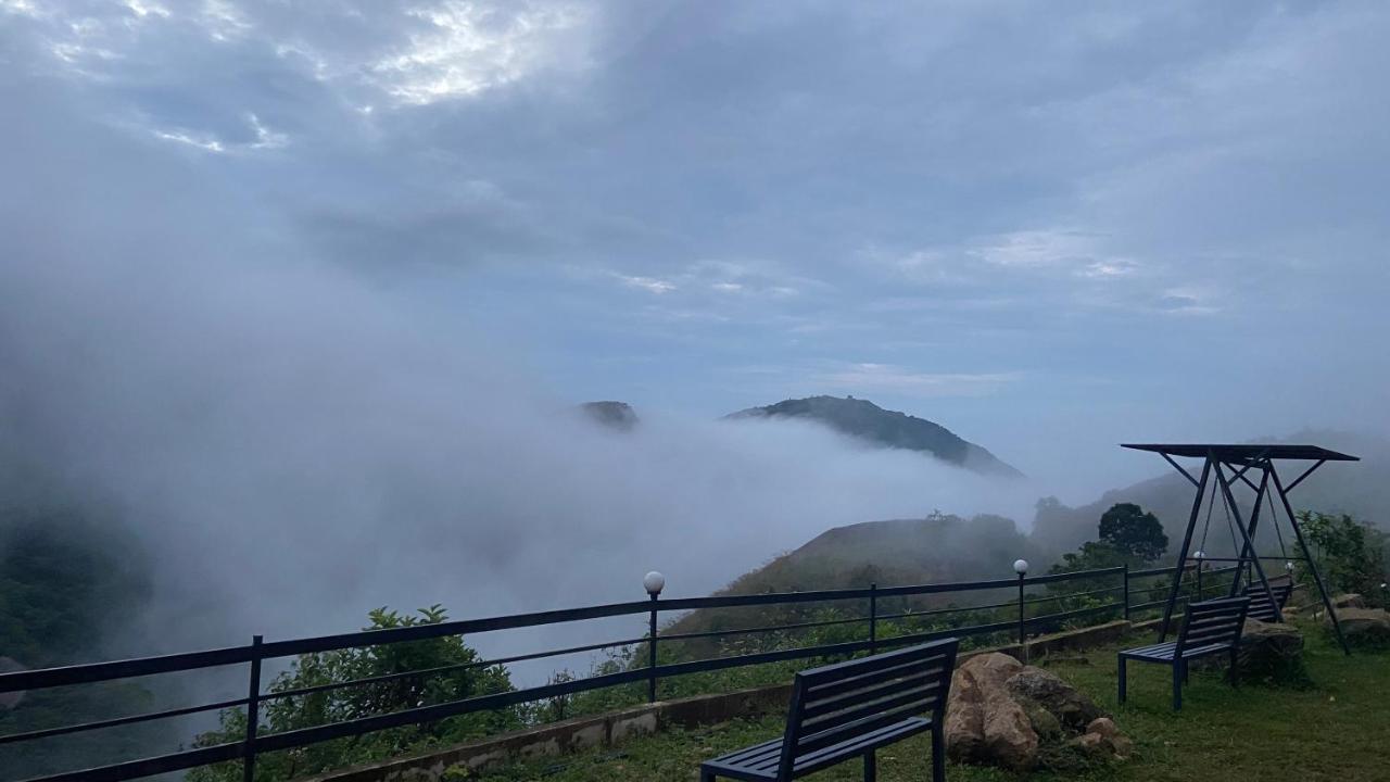 Hill Monk - Whispering Mist Hotel วากามอน ภายนอก รูปภาพ